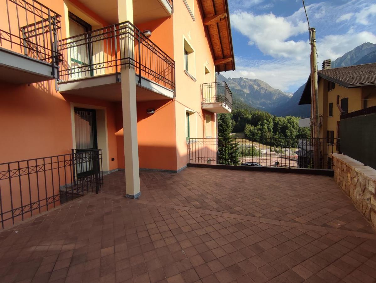 Appartamenti Flora Alpina Temù Exteriör bild
